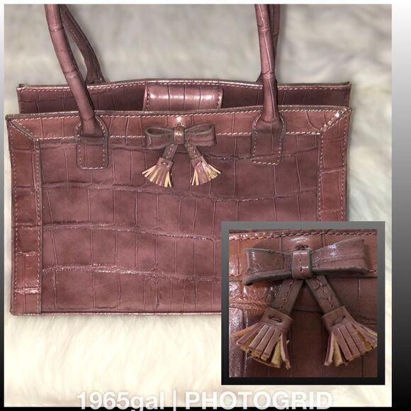 Liz Claiborne Handbags - Liz Claiborne Lilac Tassel Bow Croc Texture Purse